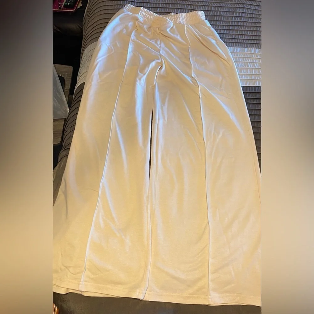 NEW - Solid Trousers with elastic waist, pleated and flared bottom. NWOT - Picture 6 of 6